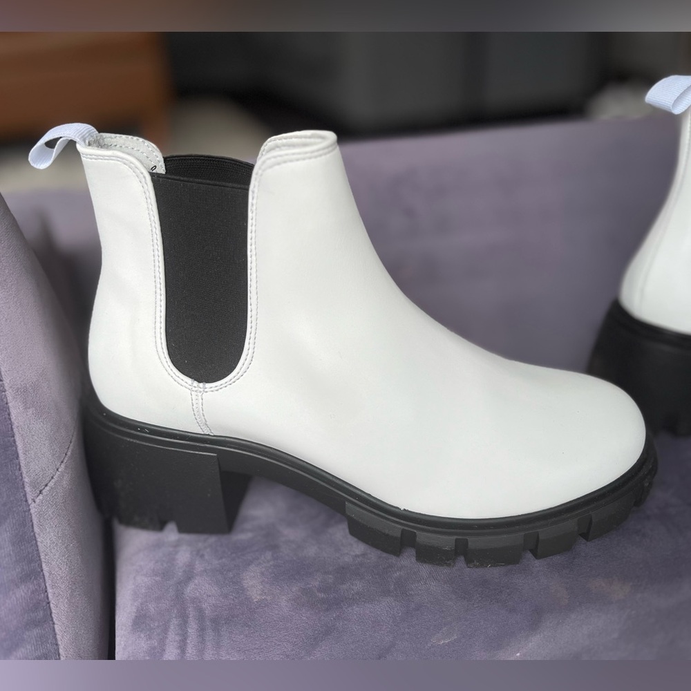 Howler Bootie ▪️ Steve Madden ▪️ Size 8.5